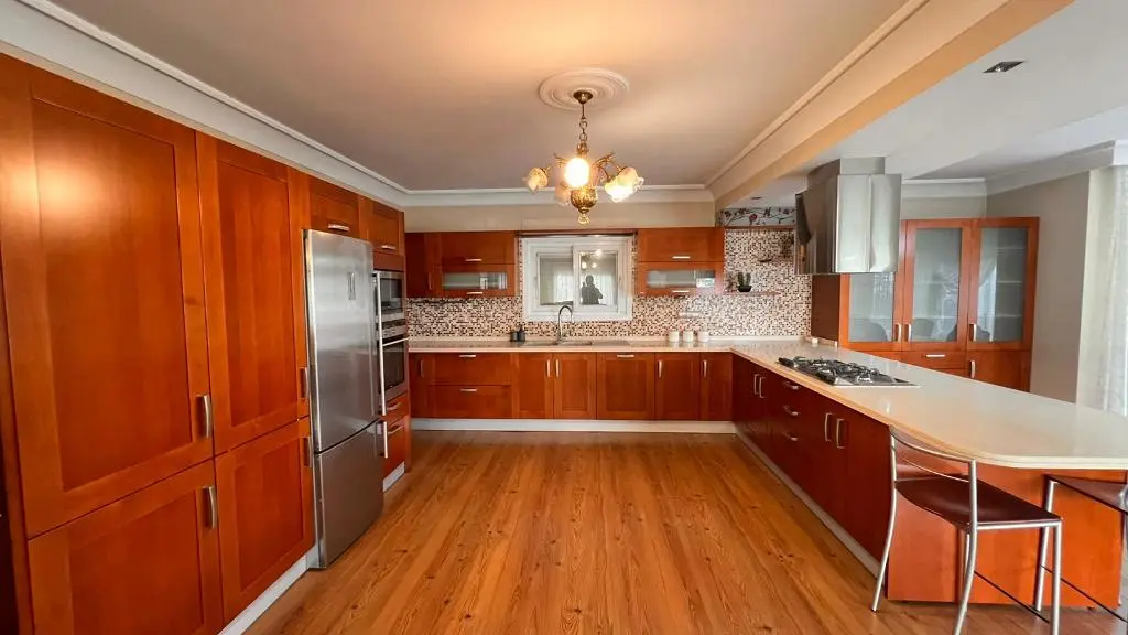 Fitted kitchen